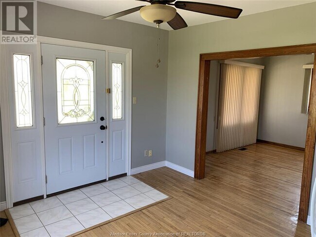 Photo du bâtiment - 950 Grand Marais Rd W