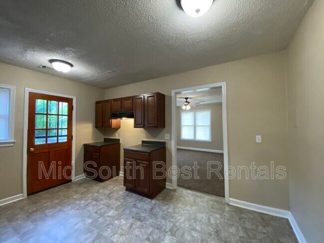 Building Photo - 3577 Bowen Ave