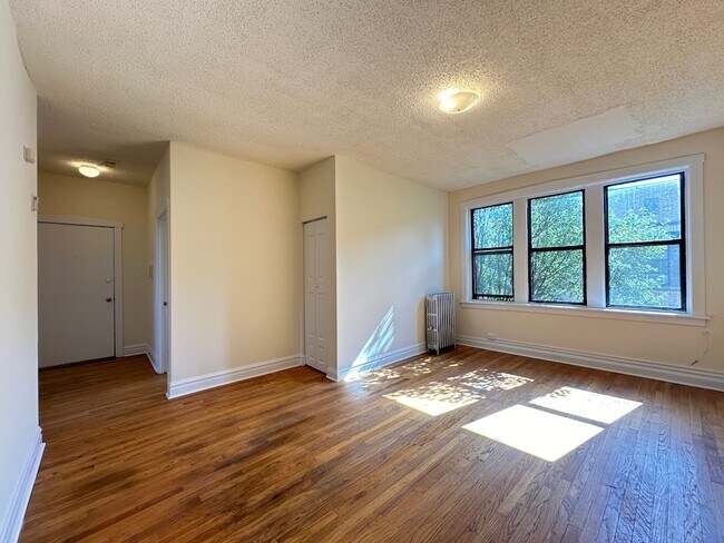 Building Photo - 1540 N Kedzie Ave