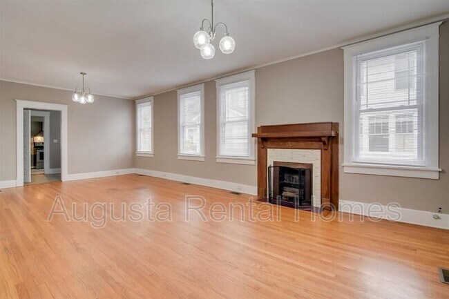 Foto del edificio - 933 Russell St
