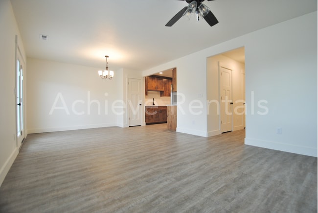 Building Photo - Mountain-View Townhome | 30 Minutes to Ogden & Close to Snowbasin