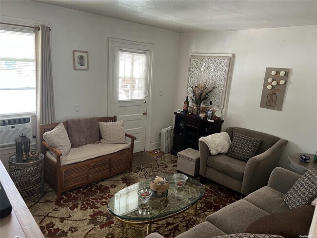 Building Photo - 40 Noble St