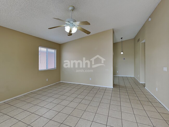 Foto del edificio - 9050 E Glenmont Dr