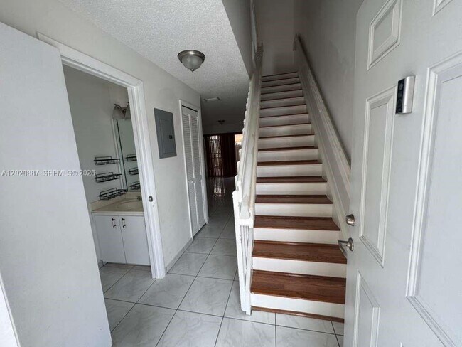 Foto del edificio - 8059 NW 8th St