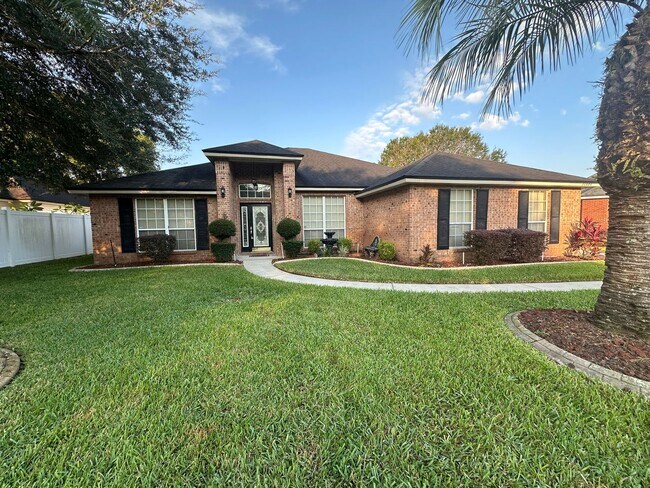 Building Photo - Spacious Home in Highly Coveted Area!