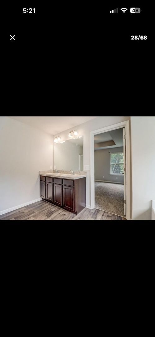 Foto del edificio - 3401 Silver Ridge Dr