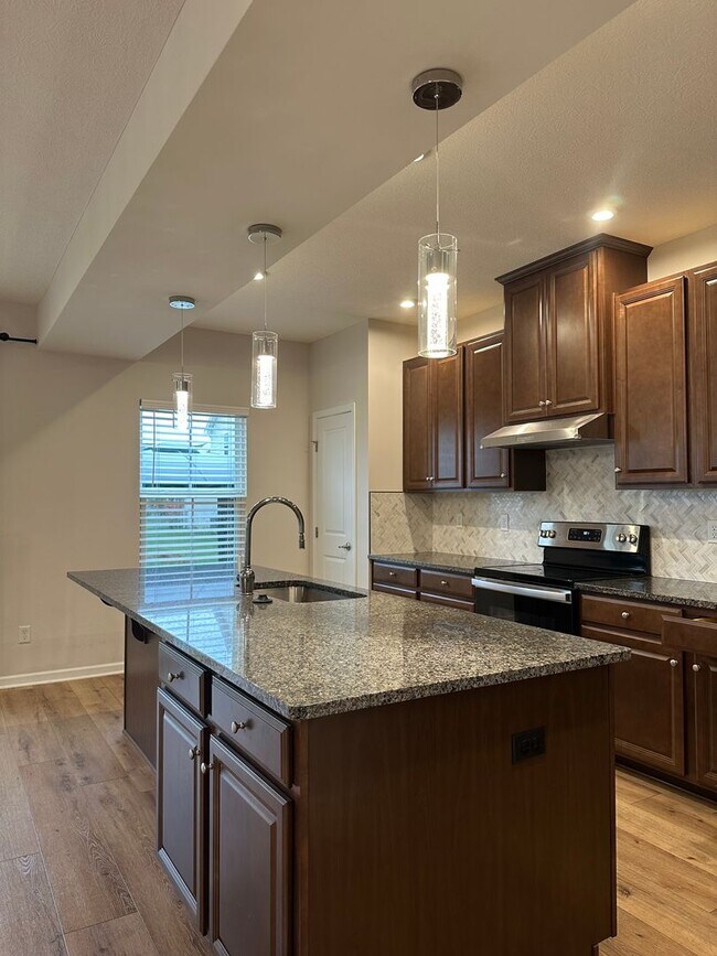 Building Photo - Welcome to this stunning 4-bedroom, 2.5-ba...