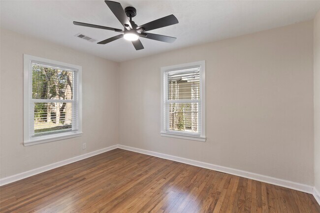 Foto del edificio - 3811 Luca St