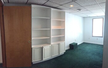 Building Photo - 832 Evergreen Ave