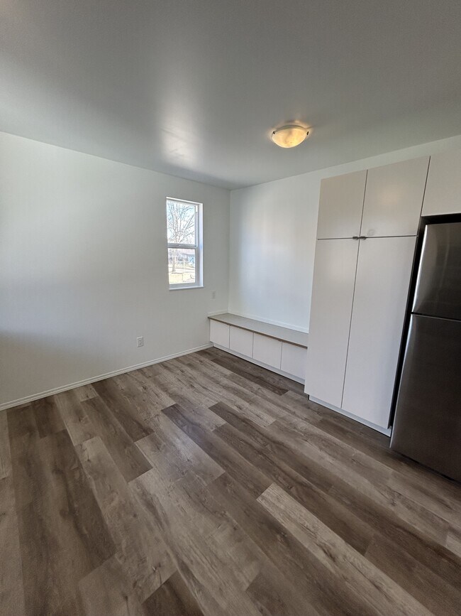 Photo du bâtiment - 11354-11353 Street NW - 11354 Bsmt St