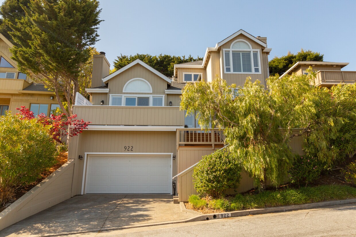 Primary Photo - 922 Ventura Way