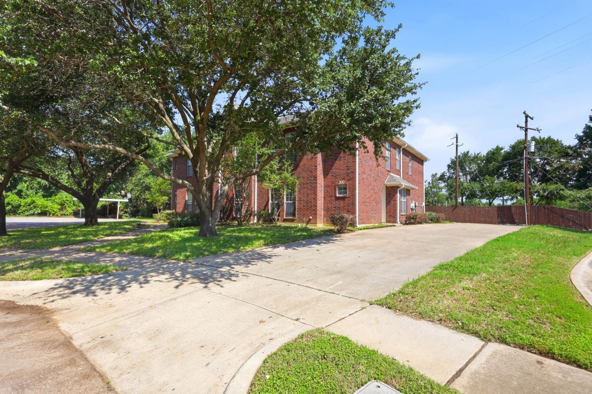 Building Photo - 121 Wildwood Ct