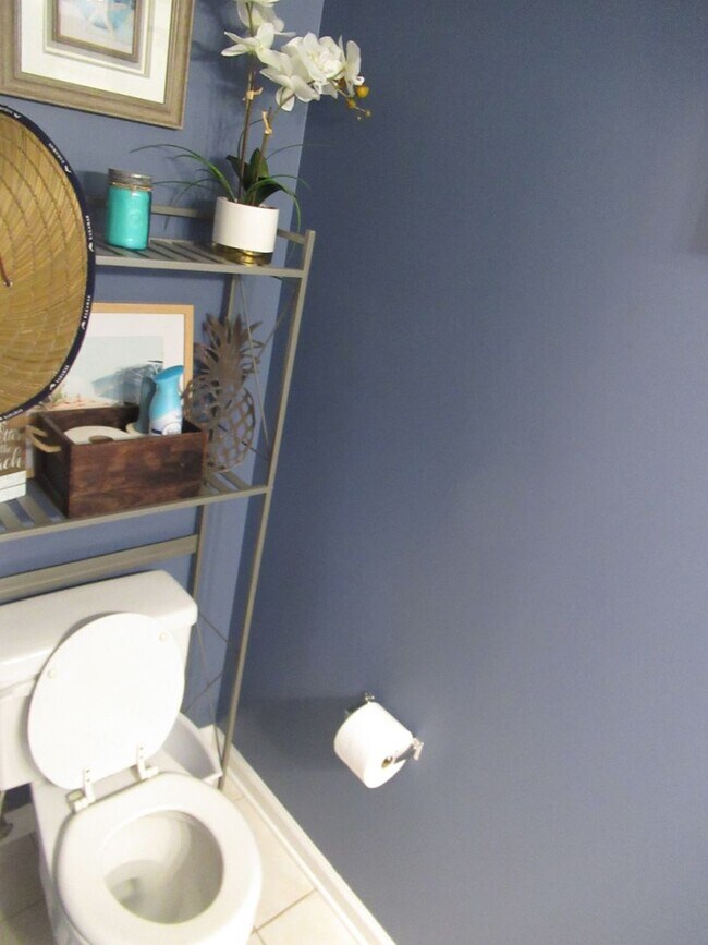 Building Photo - Donahue Crossing Golf View Condominiums #3307