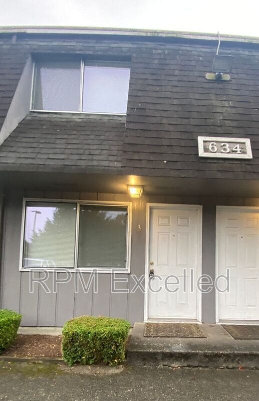 Building Photo - 634 M St NE