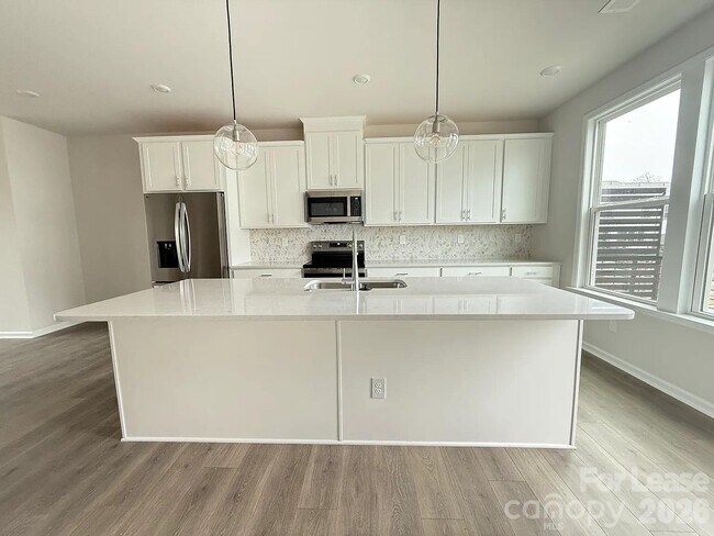 Foto del edificio - 5029 Sunnybrae Pl