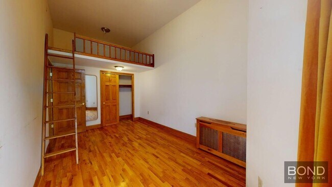 Building Photo - 318 W 105th St
