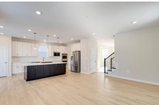 Building Photo - 10810 Meridian Hill Way