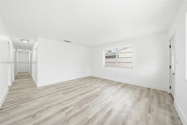 Foto del edificio - 1781 SW 13th St