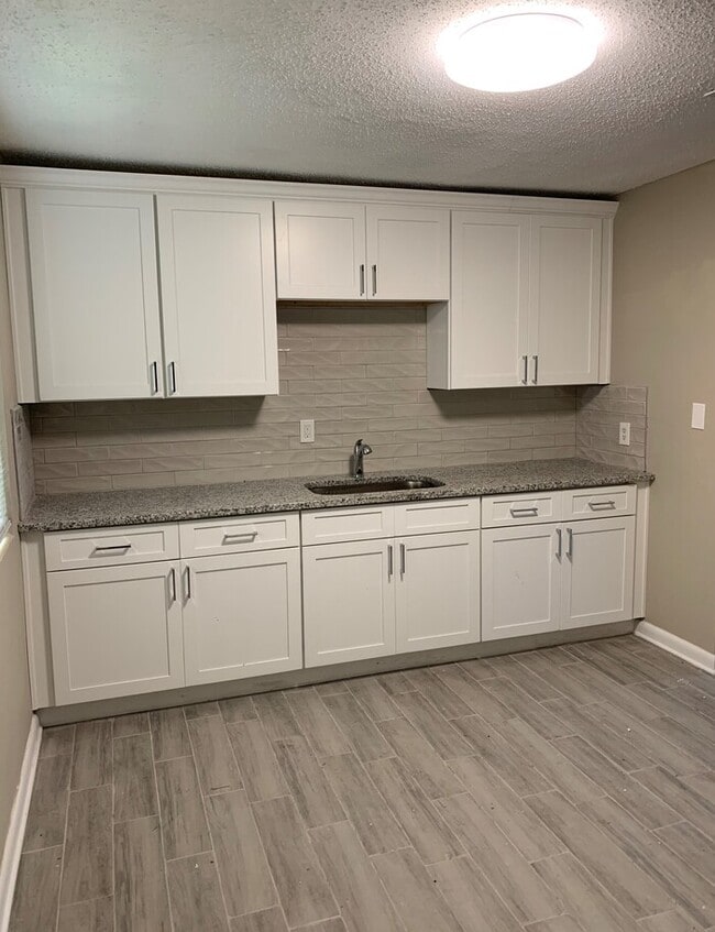 Building Photo - 6728 Helston Ct