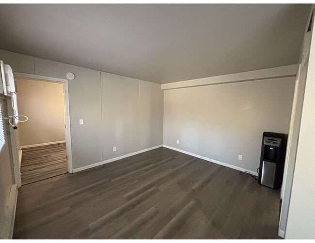 Foto del edificio - 1745 La Cres St