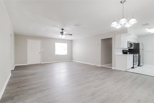 Building Photo - 8315 Calais Cir