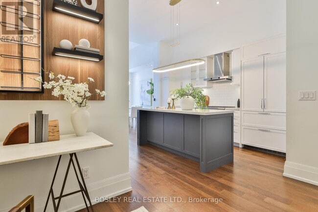 Building Photo - 25 Malcolm Rd