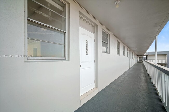 Foto del edificio - 18601 NE 14th Ave
