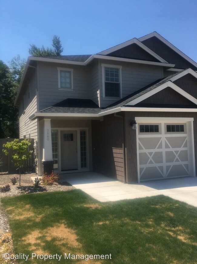 Building Photo - 3858-3860 Creek View Dr