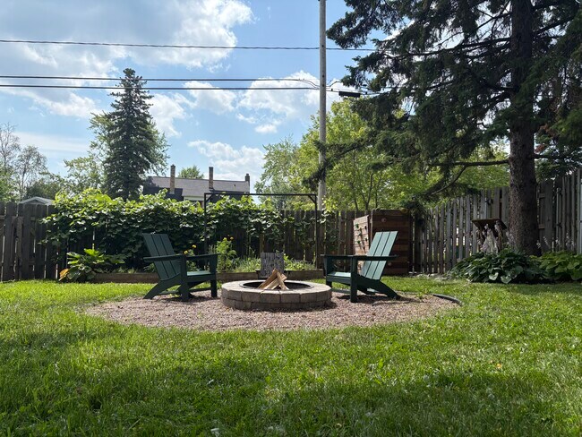 Foto del edificio - 4112 Gladstone St