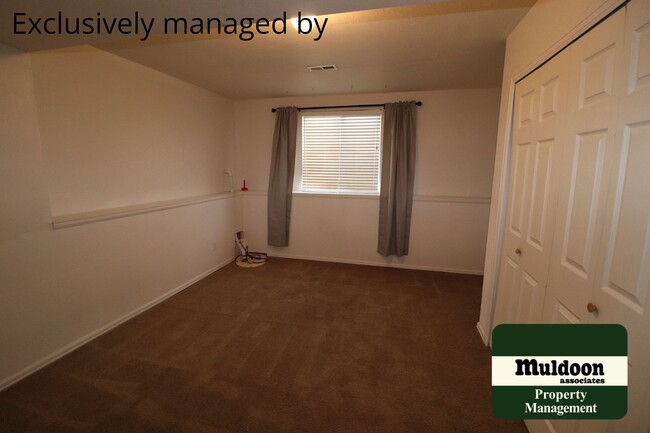 Building Photo - Lovely Pet Friendly Pueblo West home!  Com...