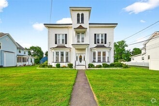 Building Photo - 15 E Main St
