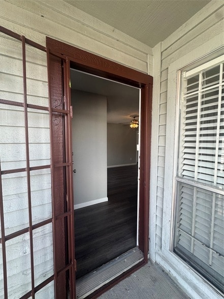 Foto del edificio - 9350 Country Creek St