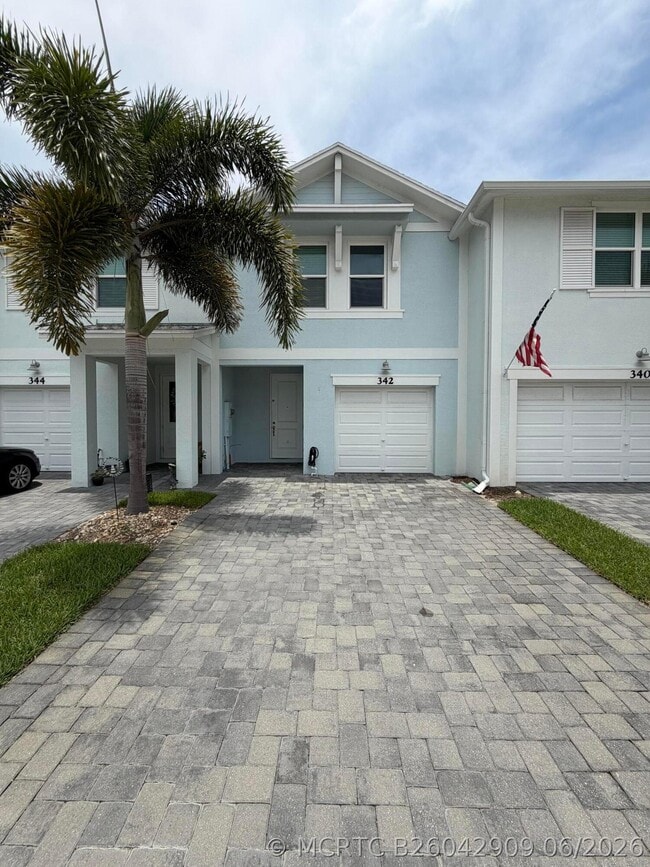 Building Photo - 342 SE Angler Dr