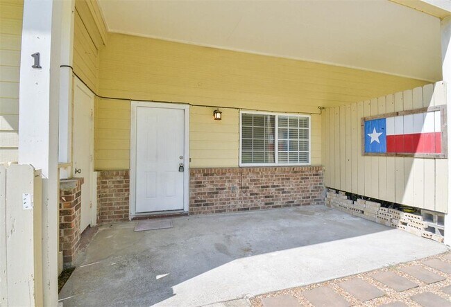 Building Photo - 3 Magnolia Ln