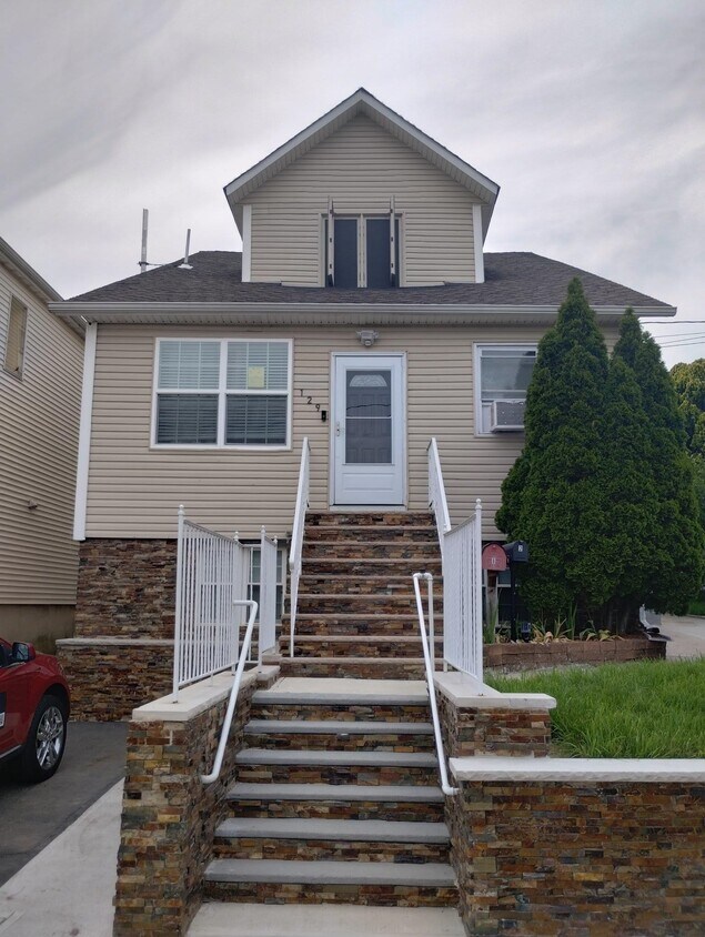 129 Farnham Ave Unit 2, Garfield, NJ 07026 Room for Rent in Garfield, NJ