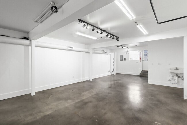 Foto del edificio - 1050 S Fairfax Ave