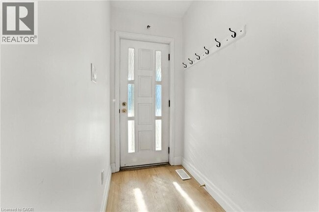 Building Photo - 176 Balsam Ave S