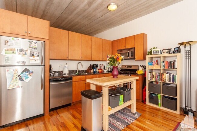 Building Photo - Fantastic One Bed Condo with In-Unit Laundry!