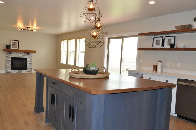 Building Photo - 5828 Sagebrook Dr
