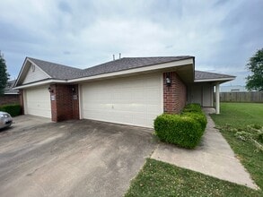 Building Photo - 1811 Wilder Ln