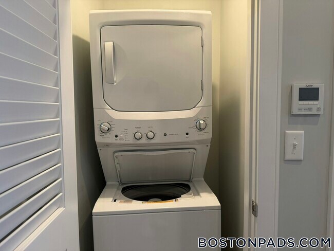 Building Photo - 517 Main St