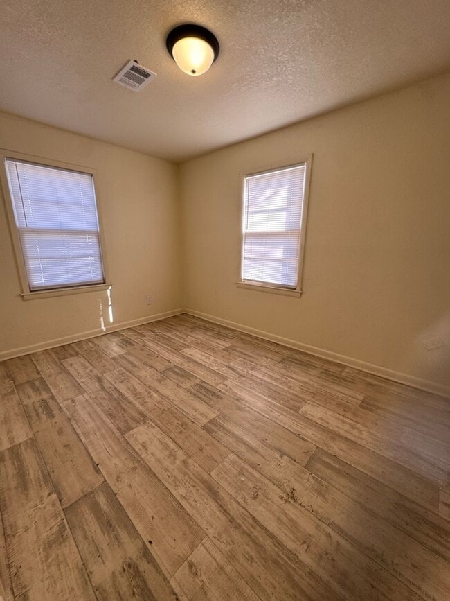 Building Photo - 212 S Magnolia Dr
