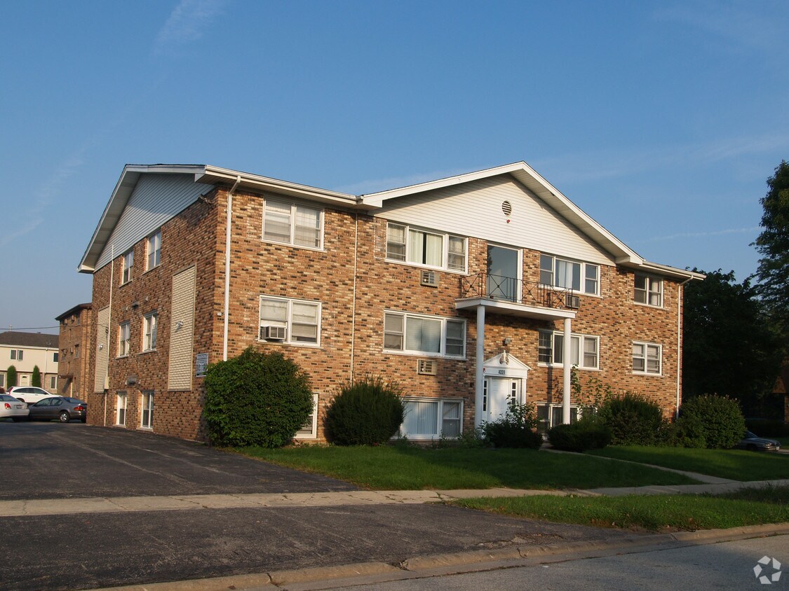 Primary Photo - 4221-4229 Lindenwood Dr