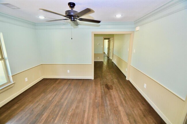 Building Photo - 7270 Sims Dr