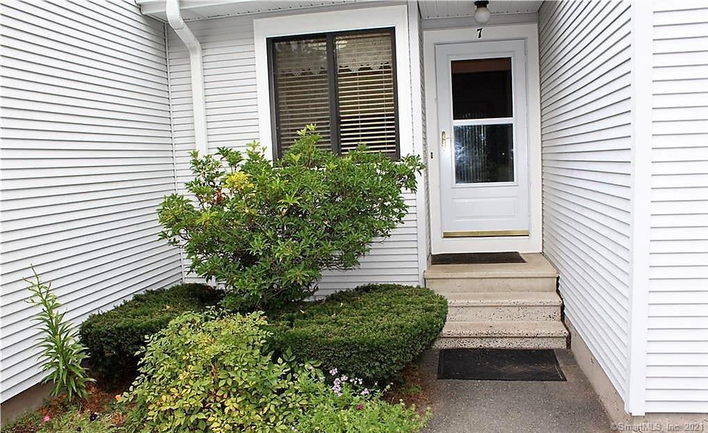 7 Stream Ct Unit 7, Farmington, CT 06032 Condo for Rent in Farmington