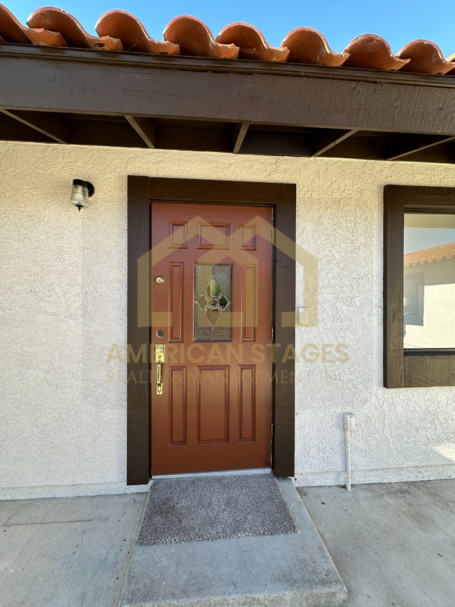 Building Photo - 632 University Dr