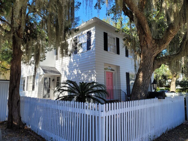 Building Photo - 504 East St