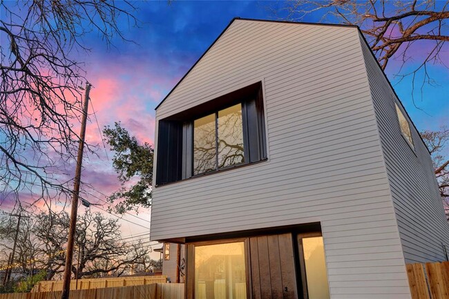 Building Photo - 1804 Sylvan Dr