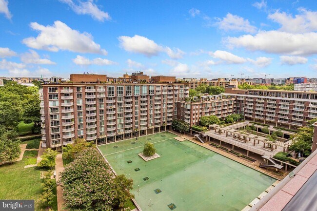 Foto del edificio - 560 N St SW