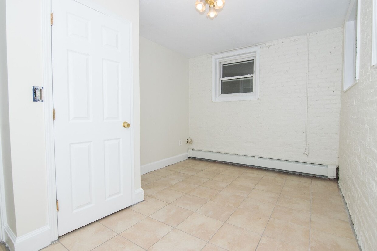 $1,900 Studio in Allston *NO FEE* - $1,900 Studio in Allston *NO FEE*